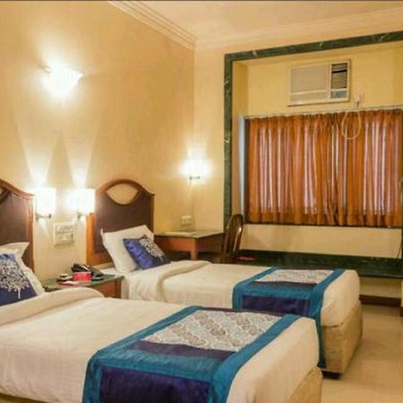 Strand Hotel, Colaba Bombay Exterior foto