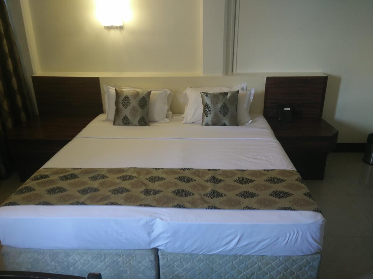 Strand Hotel, Colaba Bombay Exterior foto