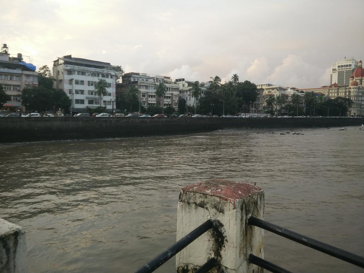 Strand Hotel, Colaba Bombay Exterior foto
