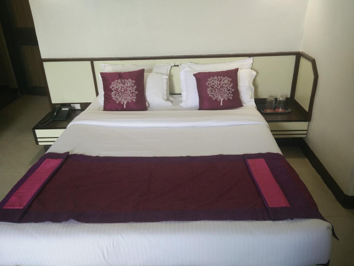 Strand Hotel, Colaba Bombay Exterior foto