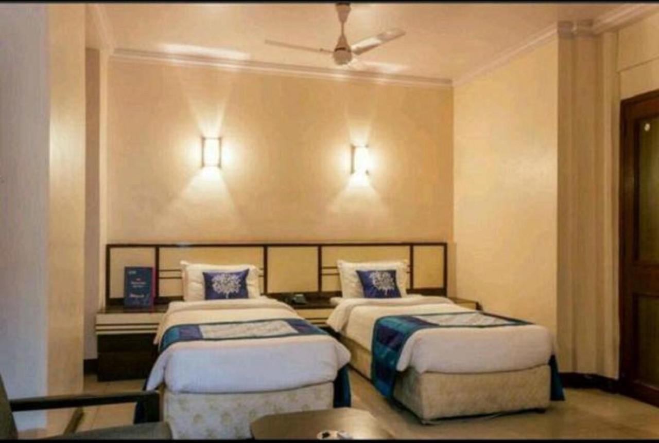 Strand Hotel, Colaba Bombay Exterior foto