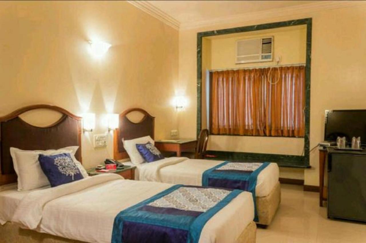 Strand Hotel, Colaba Bombay Exterior foto